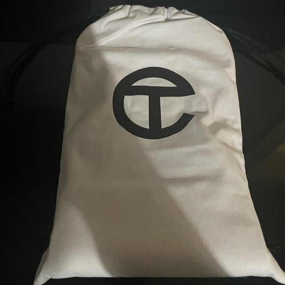 Small Red Patent Telfar Bag - Picture 9 of 10